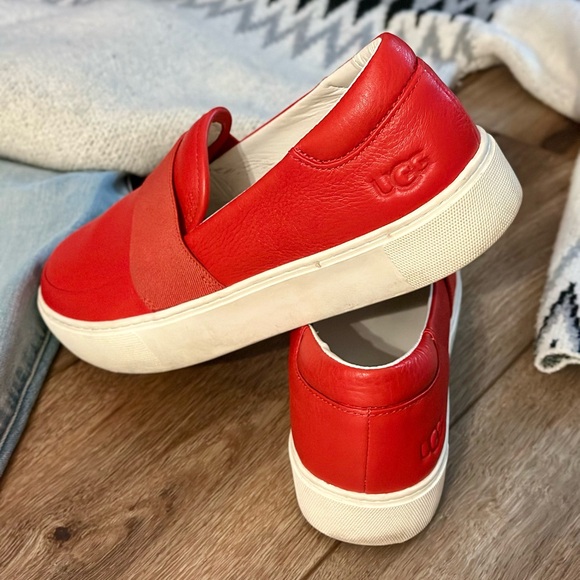 Women’s UGG slip on sneakers - Picture 3 of 4